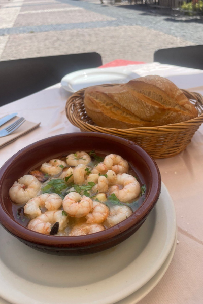 Zarra con gambas al ajillo en Plaza Mayor Madrid